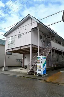 ラ・ネージュ上越【1階】の外観