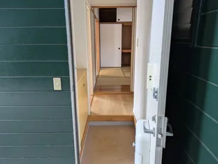 タナカハウスIII【1階】の玄関