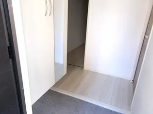 Daniel (ダニエル)【2階】の玄関