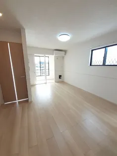 ソレイユ A【1階】の居間