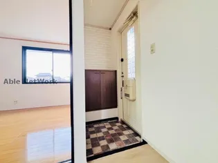 アーバンステージICHIKAWA A棟【1階】の玄関