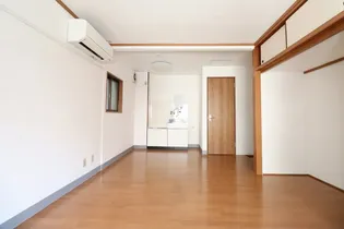 石田ビル【2階】の居間