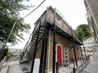 ハーミットクラブハウス大倉山の上【2階】の外観