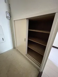 アドニス芝塚【5階】の玄関