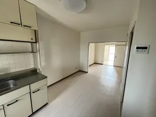 アドニス芝塚【5階】の居間