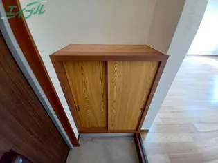 ラフトリー日永【2階】の玄関