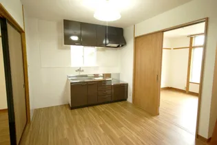 淳マンション【1階】の居間