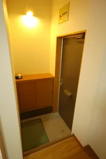 淳マンション【1階】の玄関