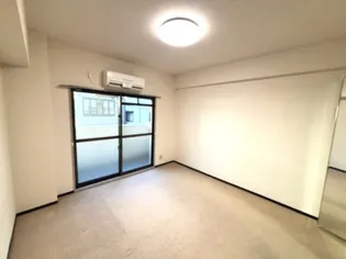 クレッシェンド岸地【2階】の居間