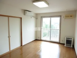 パレ・ボヌールII【2階】の居間