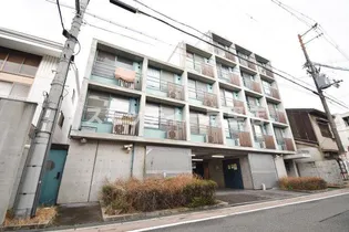 メネダス【4階】の外観