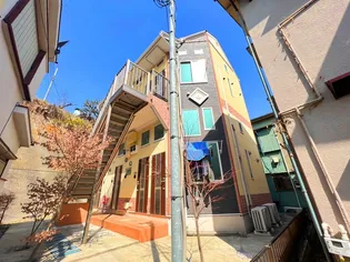 元町アズナーブル【2階】の外観