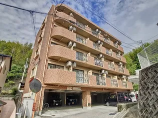 ヴィラ アンソレイエ山ノ端【3階】の外観