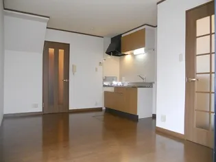 HARBEST・QUALLの居間