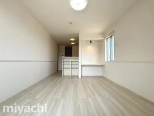 ロイヤルサンB【2階】の居間