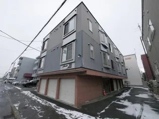 アドラブール元町【3階】の外観