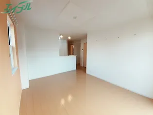 ル ソレイユ【1階】の居間