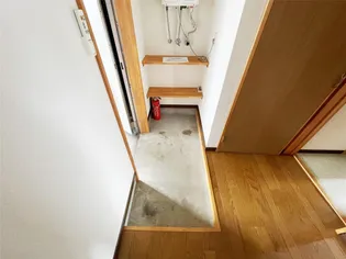 サンハイツ八幡田【2階】の玄関