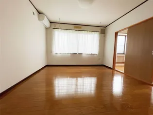 サンハイツ八幡田【2階】の居間