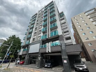 ノヴァ知事公館前の画像