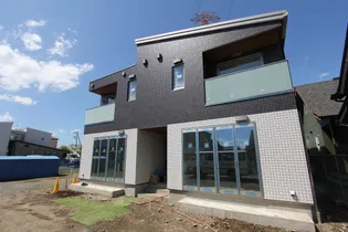 ブルーグラス【2階】の外観