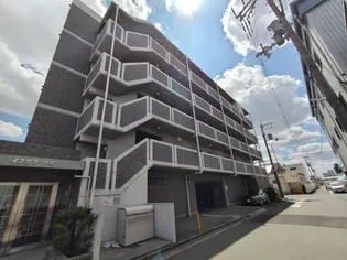 イスタナ・フセ【3階】の外観