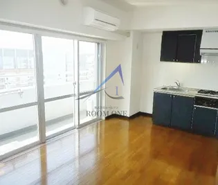 パインコート梅屋敷【3階】の居間