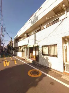 ライオンズマンション東北沢【2階】の外観