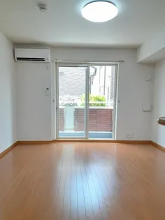 リュミエール フォンテーヌ【1階】の居間