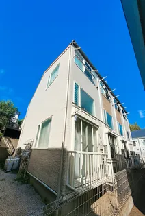 マ・ピエス読売ランド伍番館【1階】の外観