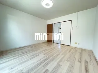 ウッドベルII【1階】の居間