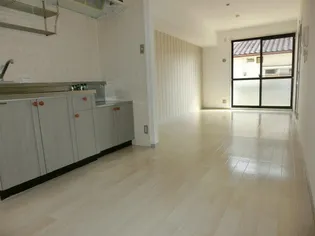 ルミエール10【1階】の居間