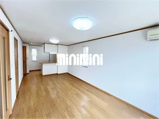 プラム・グローヴ【1階】の居間