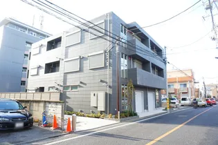 ホワイト イン ブラックの画像