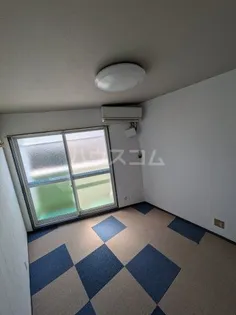 バリーサイドハイツ【4階】の居間