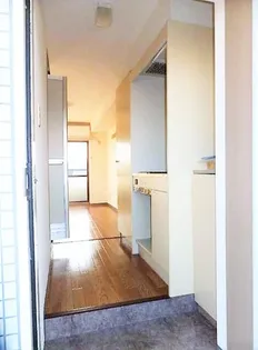 大伸参番館【1階】の玄関