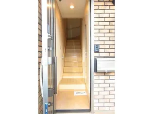 アメジストステージ(茂呂町)【2階】の玄関