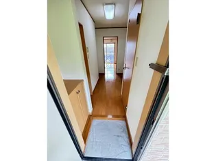 フェヴァリーF【2階】の玄関