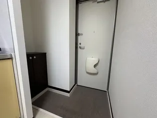 プラザ ドゥ ミューザ【1階】の玄関