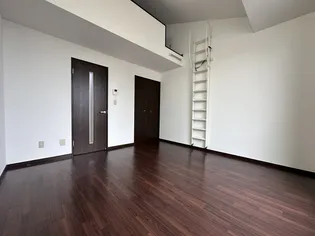 プラザ ドゥ ミューザ【1階】の内装