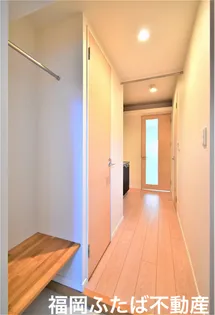 エンクレスト博多駅南III【3階】の玄関