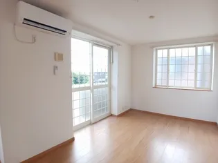 プチ グレーヌA【2階】の居間