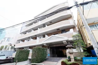 ル・ピニヨン六本木【4階】の外観