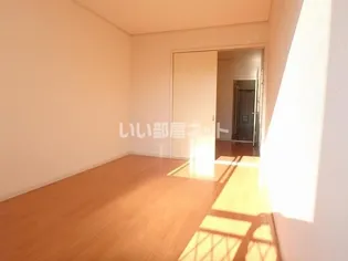 サマックス・マノアールI【1階】の居間