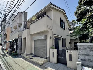 一番荘A棟【1階】の外観