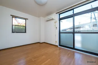 TM ハイツ【1階】の居間