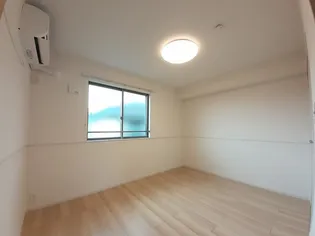 ワイ.タカミヤII【2階】の内装