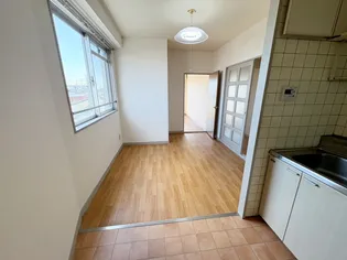 ロイヤルマンションHamada【4階】の内装