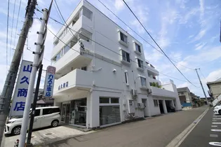 ホワイトメゾン山久【3階】の外観