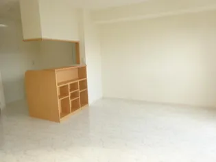 シャルムガーデンE【1階】の居間